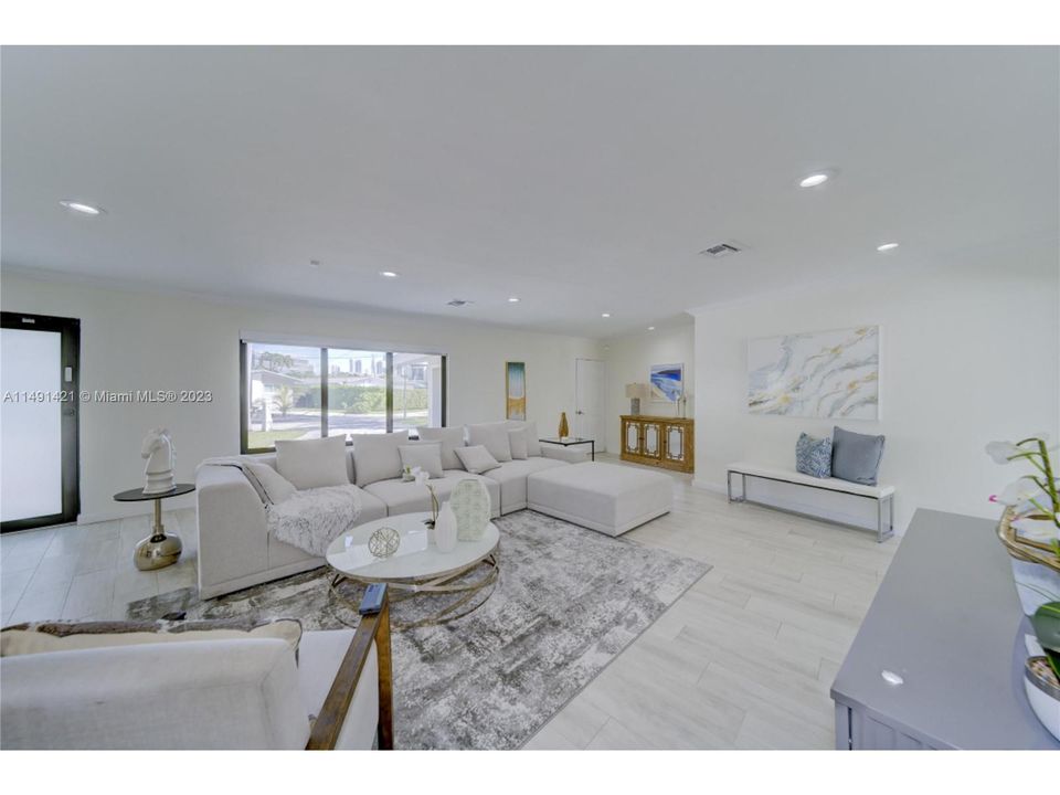 Недавно продано: $1,950,000 (3 спален, 2 ванн, 1604 Квадратных фут)