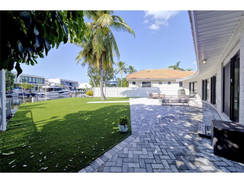 Недавно продано: $1,950,000 (3 спален, 2 ванн, 1604 Квадратных фут)