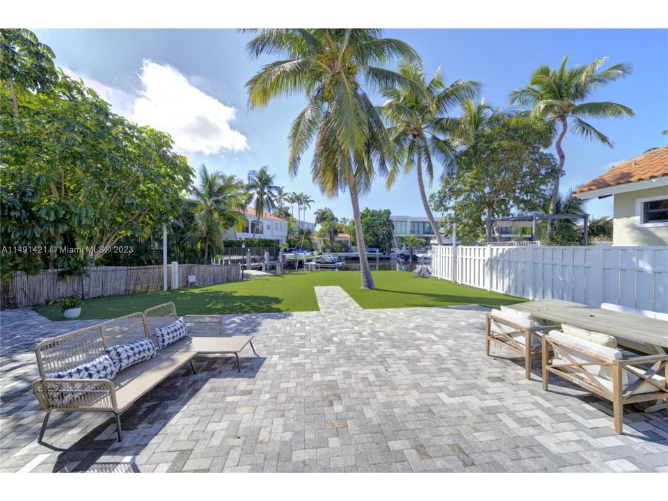 Недавно продано: $1,950,000 (3 спален, 2 ванн, 1604 Квадратных фут)