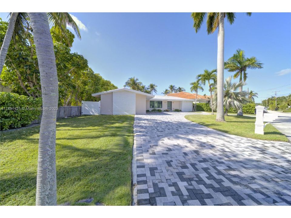 Недавно продано: $1,950,000 (3 спален, 2 ванн, 1604 Квадратных фут)