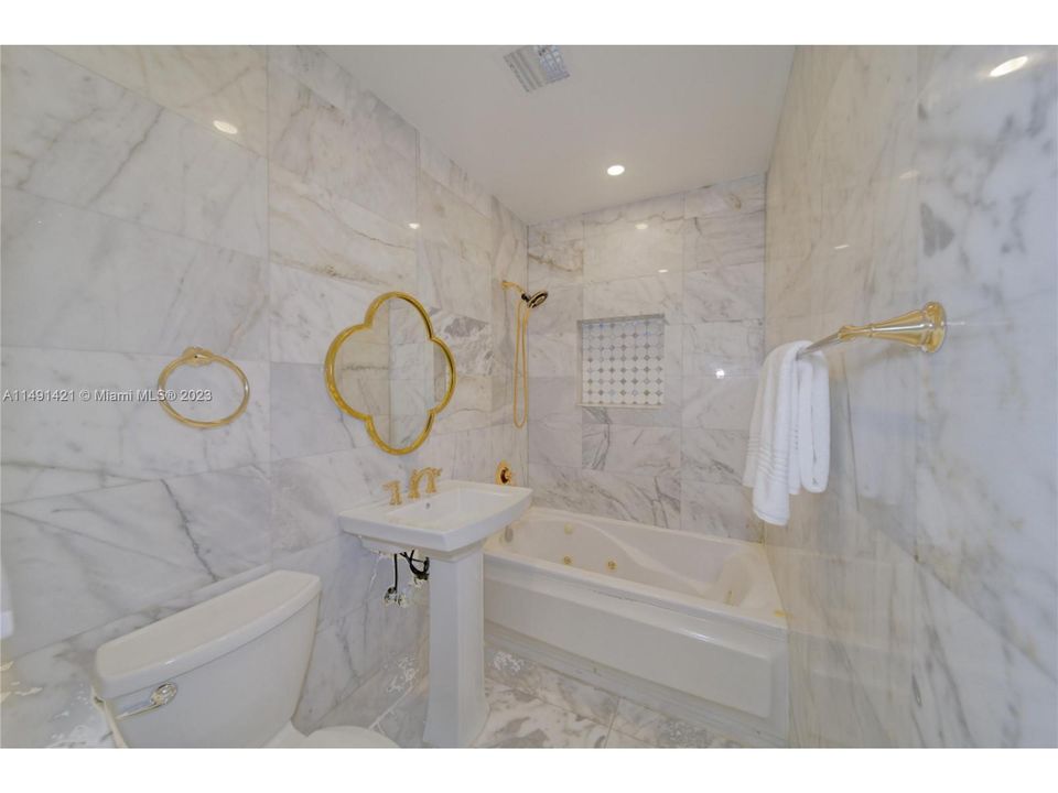 Недавно продано: $1,950,000 (3 спален, 2 ванн, 1604 Квадратных фут)