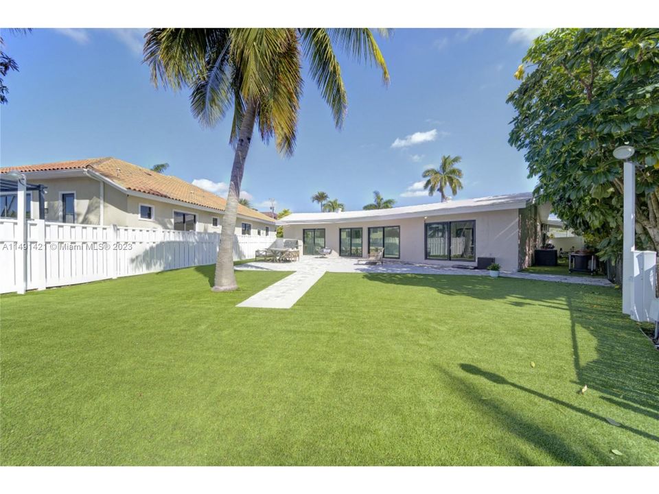 Недавно продано: $1,950,000 (3 спален, 2 ванн, 1604 Квадратных фут)