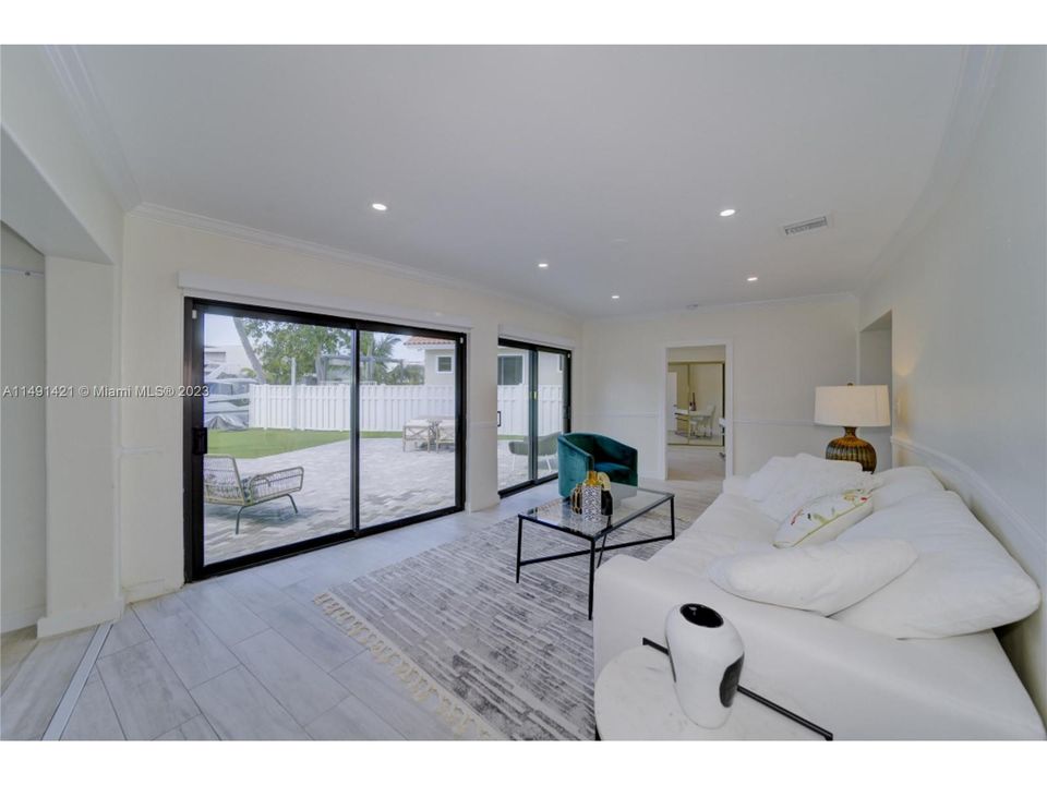 Недавно продано: $1,950,000 (3 спален, 2 ванн, 1604 Квадратных фут)