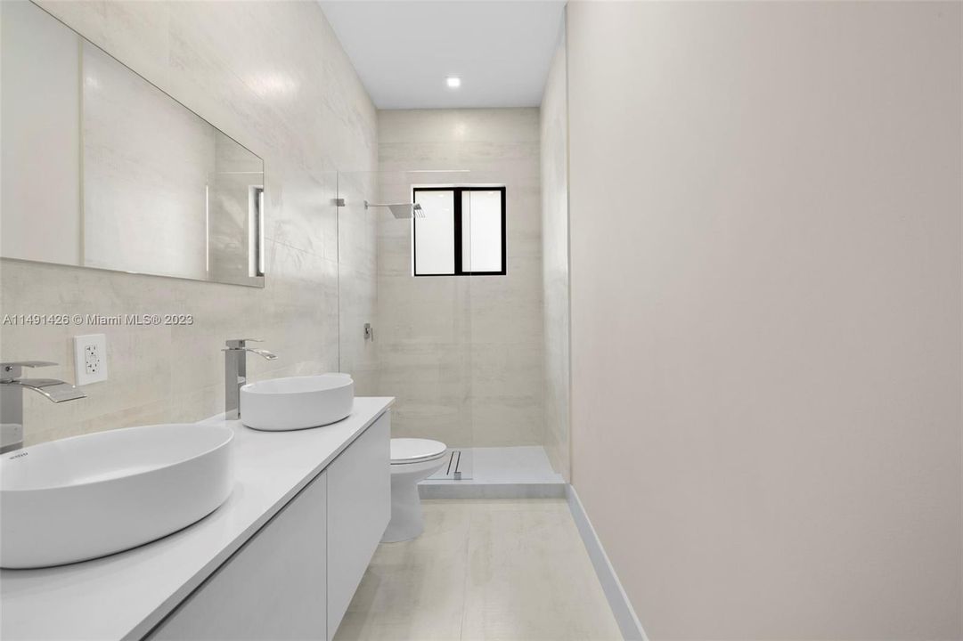 Recently Sold: $699,900 (4 beds, 2 baths, 1833 Square Feet)