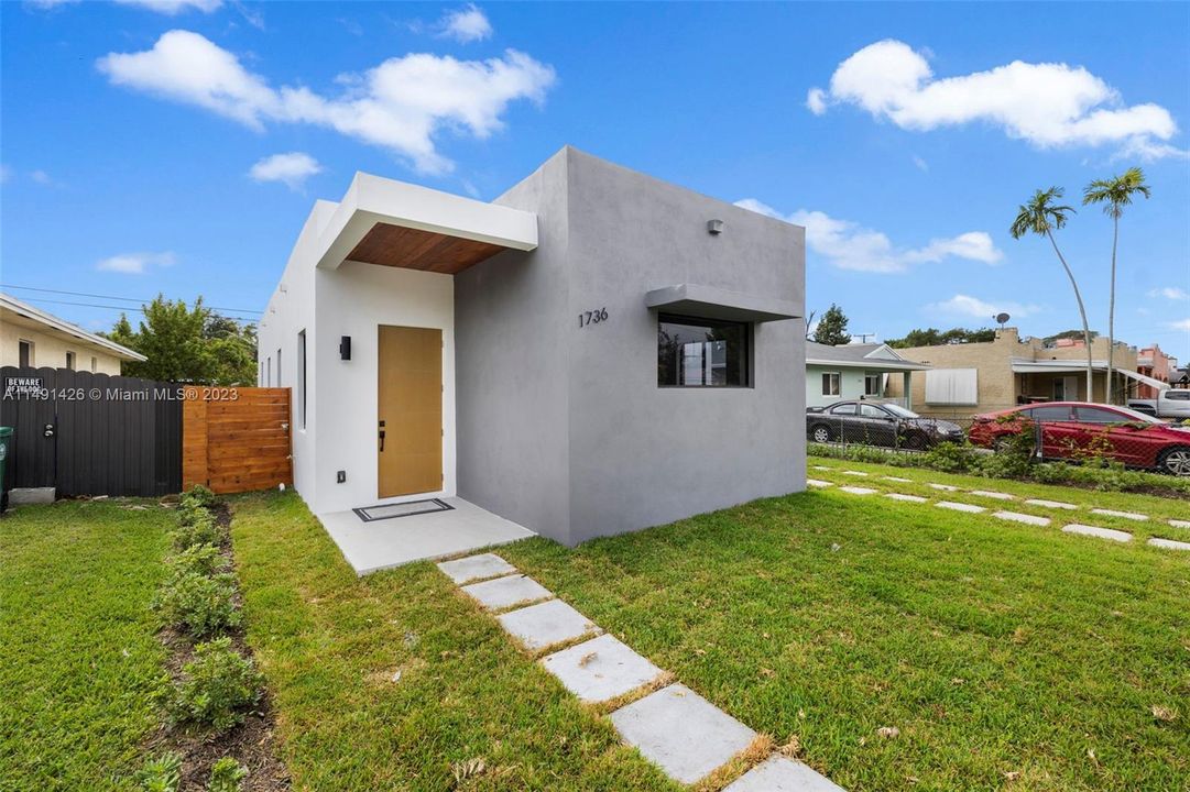 Recently Sold: $699,900 (4 beds, 2 baths, 1833 Square Feet)