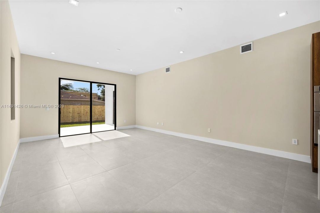 Recently Sold: $699,900 (4 beds, 2 baths, 1833 Square Feet)