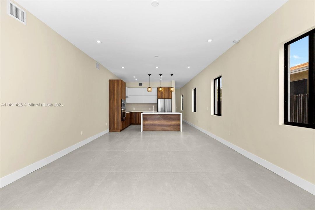 Recently Sold: $699,900 (4 beds, 2 baths, 1833 Square Feet)