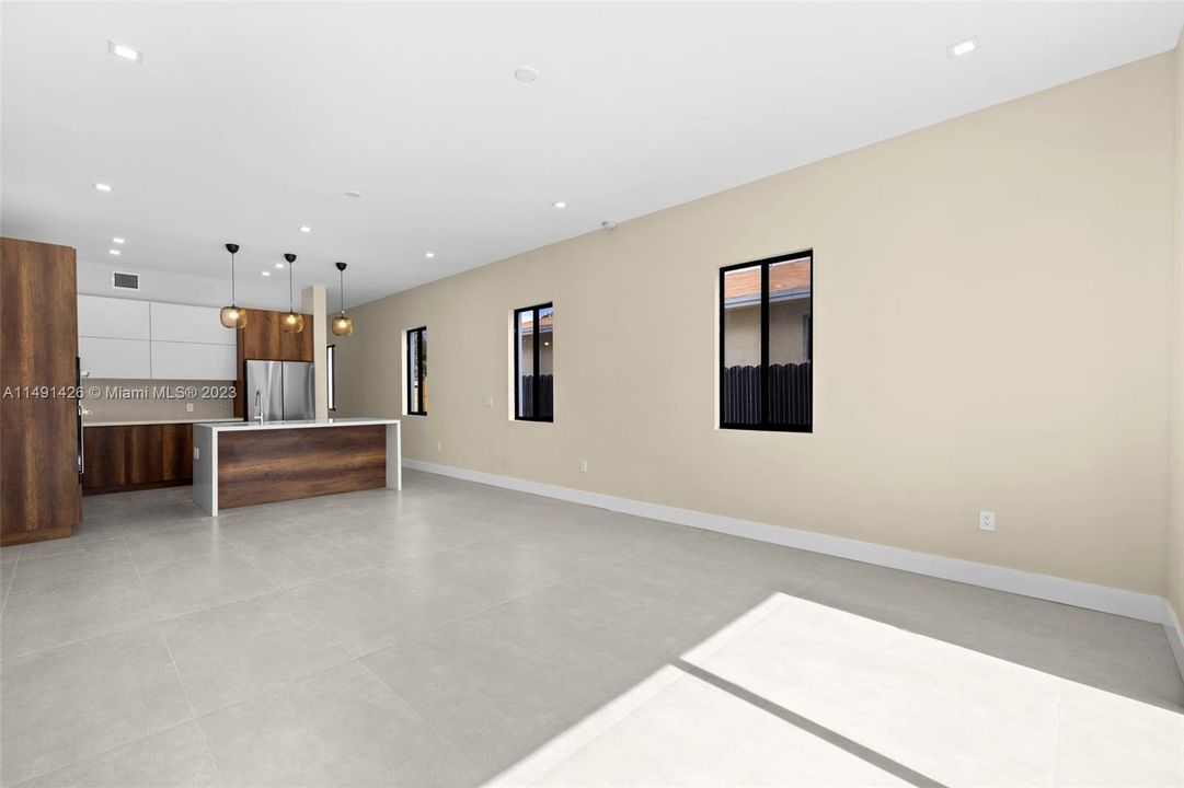 Recently Sold: $699,900 (4 beds, 2 baths, 1833 Square Feet)