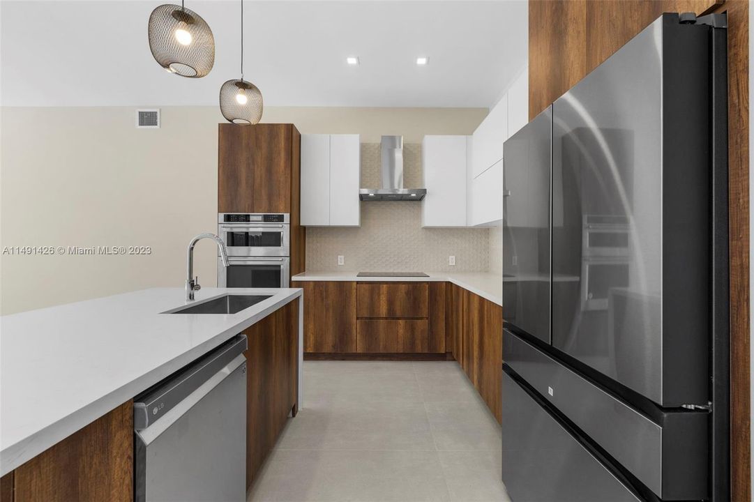 Recently Sold: $699,900 (4 beds, 2 baths, 1833 Square Feet)