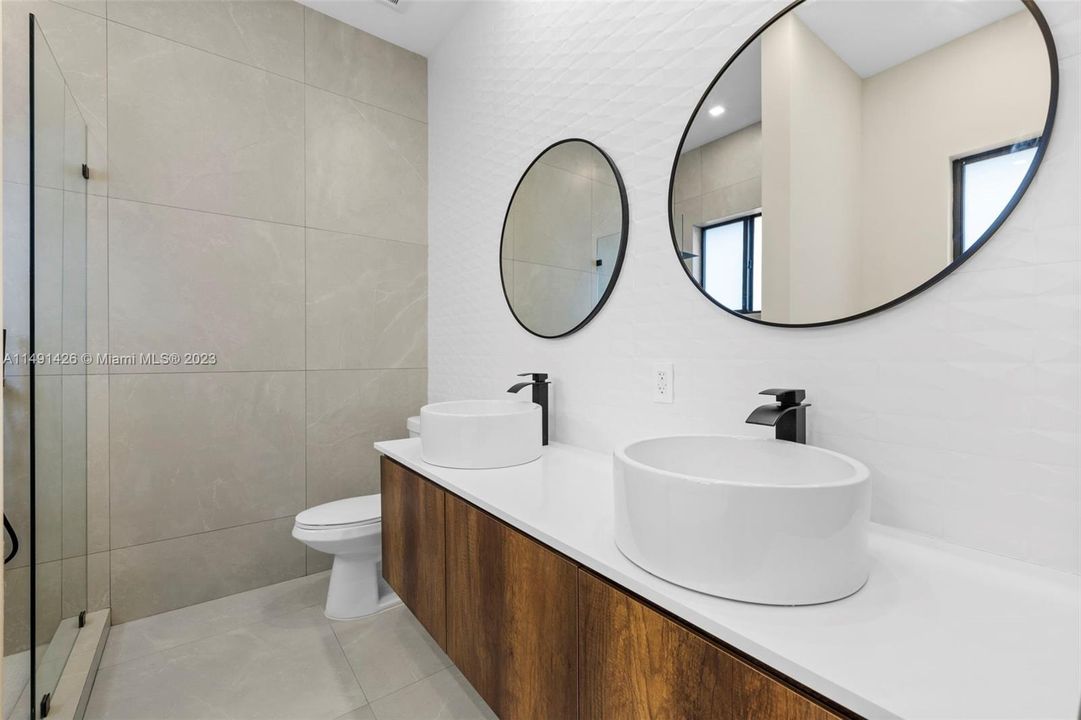 Recently Sold: $699,900 (4 beds, 2 baths, 1833 Square Feet)