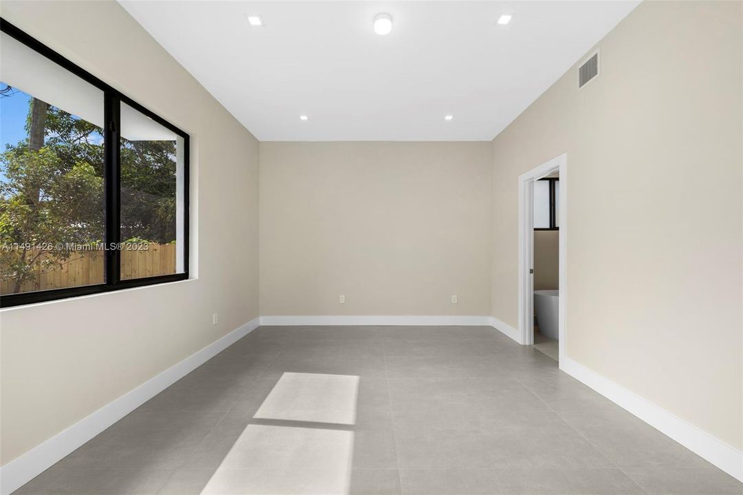 Recently Sold: $699,900 (4 beds, 2 baths, 1833 Square Feet)