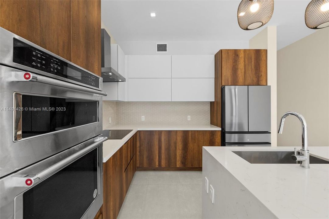 Recently Sold: $699,900 (4 beds, 2 baths, 1833 Square Feet)