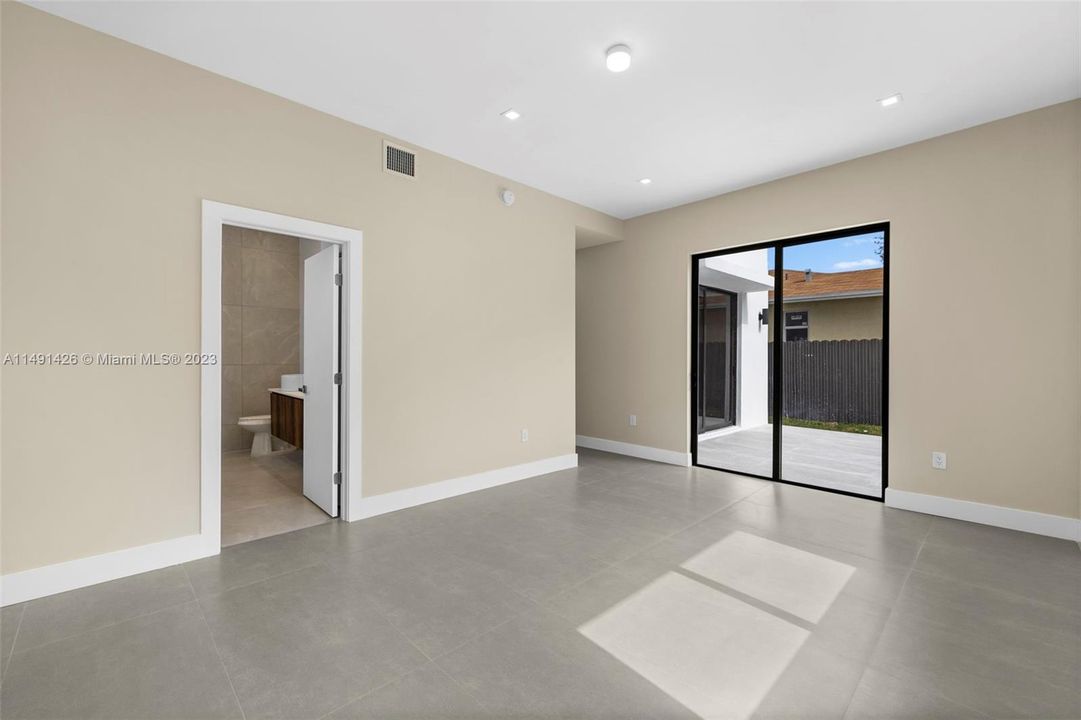 Recently Sold: $699,900 (4 beds, 2 baths, 1833 Square Feet)