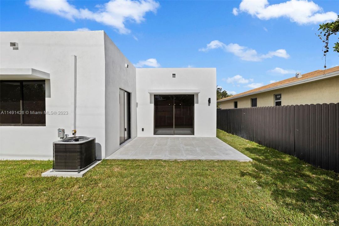 Recently Sold: $699,900 (4 beds, 2 baths, 1833 Square Feet)