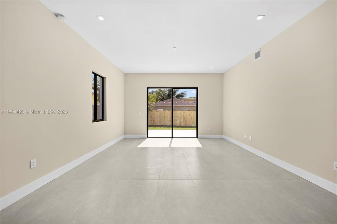 Recently Sold: $699,900 (4 beds, 2 baths, 1833 Square Feet)