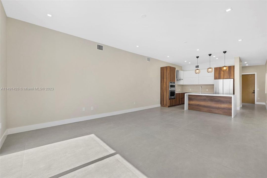 Recently Sold: $699,900 (4 beds, 2 baths, 1833 Square Feet)