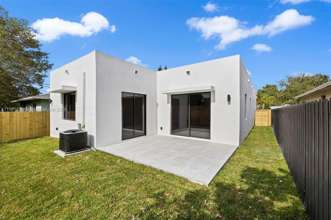 Recently Sold: $699,900 (4 beds, 2 baths, 1833 Square Feet)