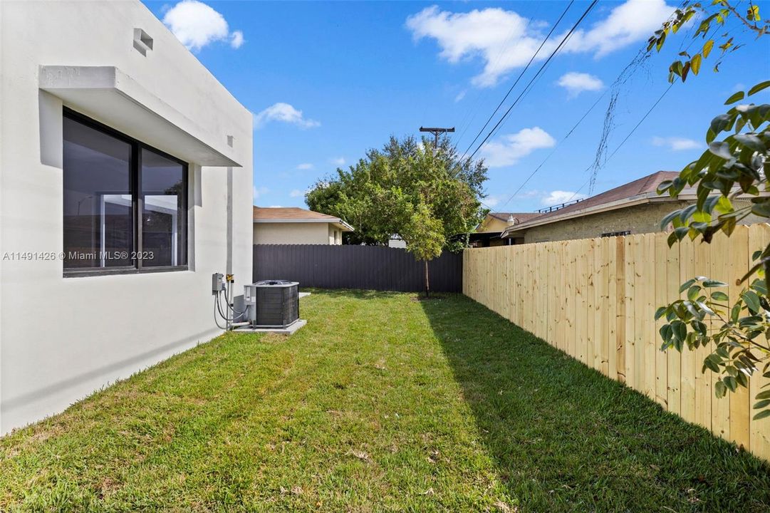 Recently Sold: $699,900 (4 beds, 2 baths, 1833 Square Feet)