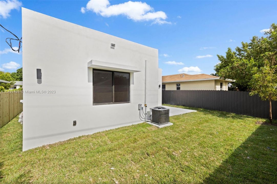 Recently Sold: $699,900 (4 beds, 2 baths, 1833 Square Feet)