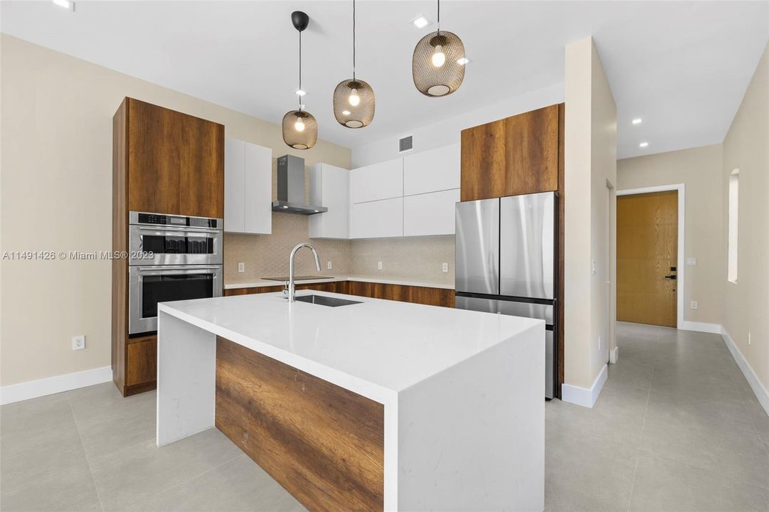 Recently Sold: $699,900 (4 beds, 2 baths, 1833 Square Feet)