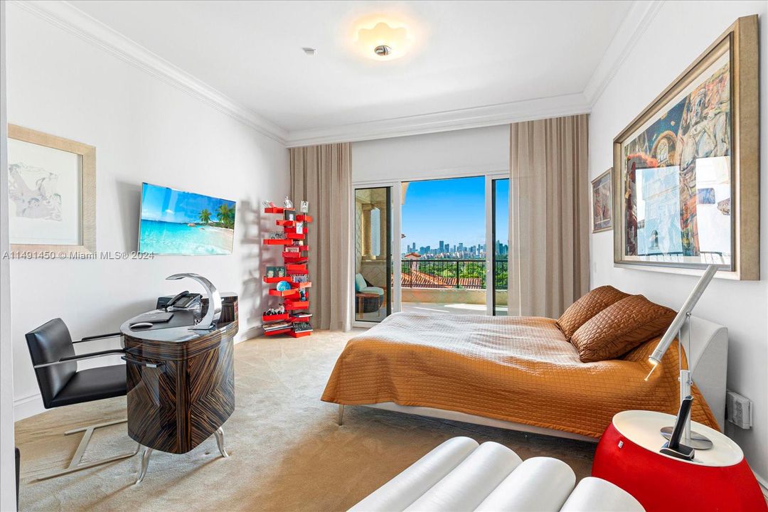 Recently Sold: $16,500,000 (5 beds, 6 baths, 4932 Square Feet)