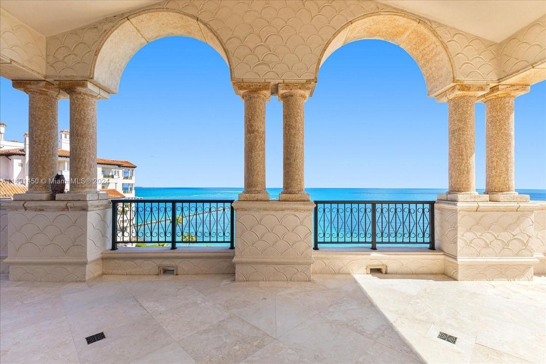 Recently Sold: $16,500,000 (5 beds, 6 baths, 4932 Square Feet)