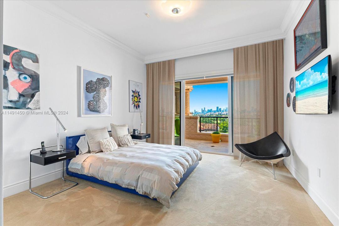 Recently Sold: $16,500,000 (5 beds, 6 baths, 4932 Square Feet)