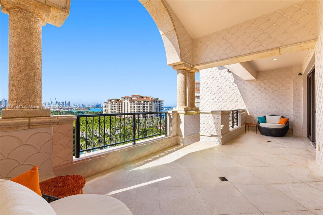 Recently Sold: $16,500,000 (5 beds, 6 baths, 4932 Square Feet)