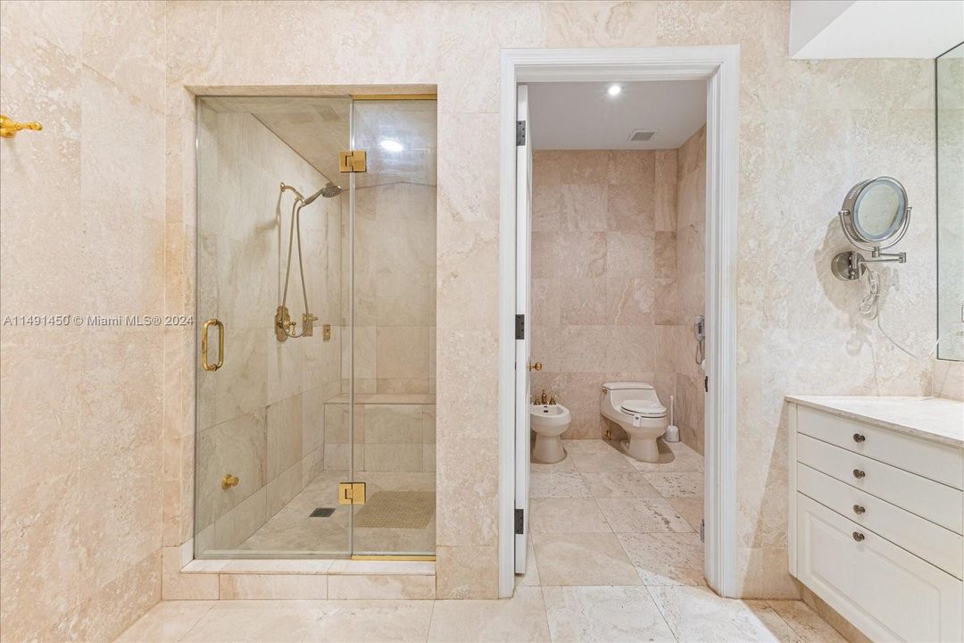 Recently Sold: $16,500,000 (5 beds, 6 baths, 4932 Square Feet)