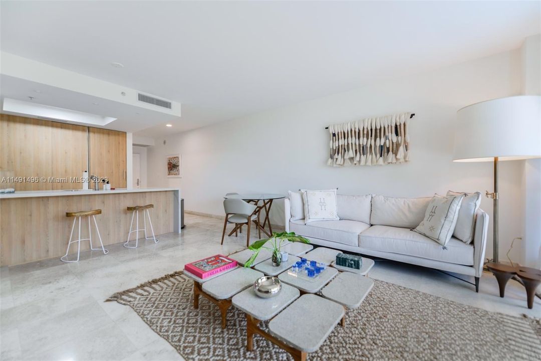 Recently Sold: $895,000 (1 beds, 1 baths, 1057 Square Feet)