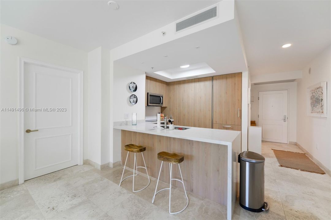 Recently Sold: $895,000 (1 beds, 1 baths, 1057 Square Feet)