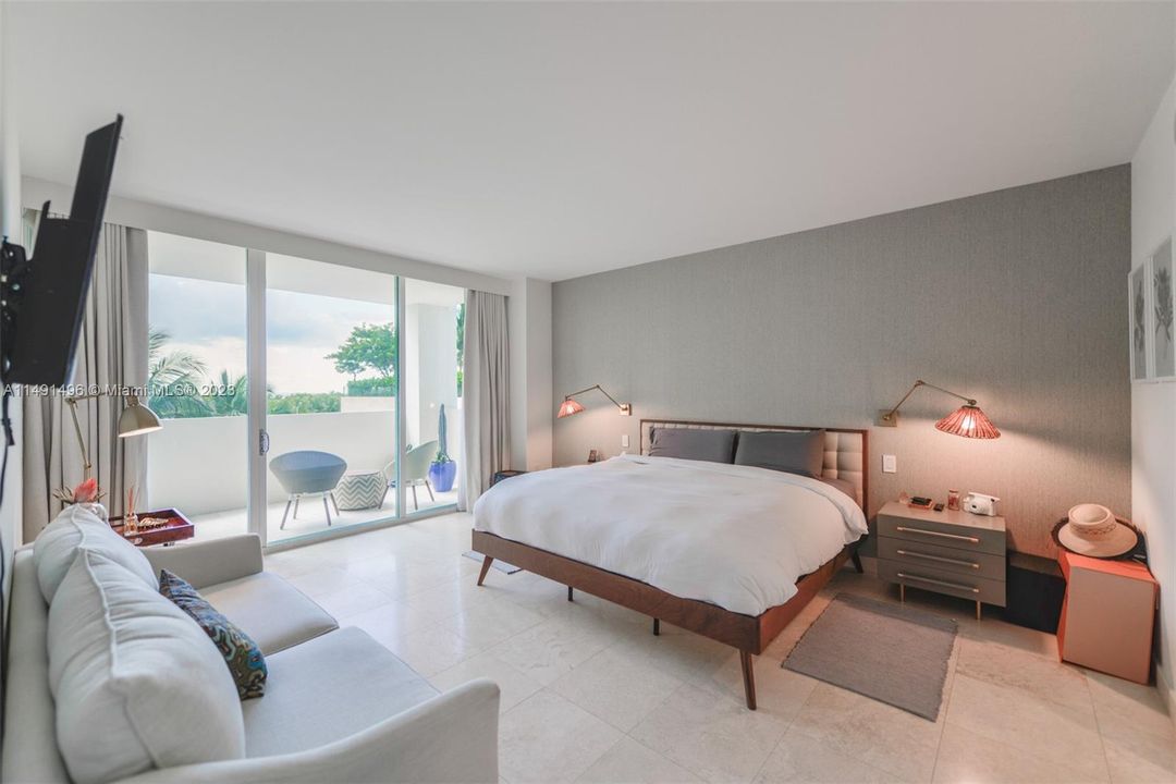 Recently Sold: $895,000 (1 beds, 1 baths, 1057 Square Feet)