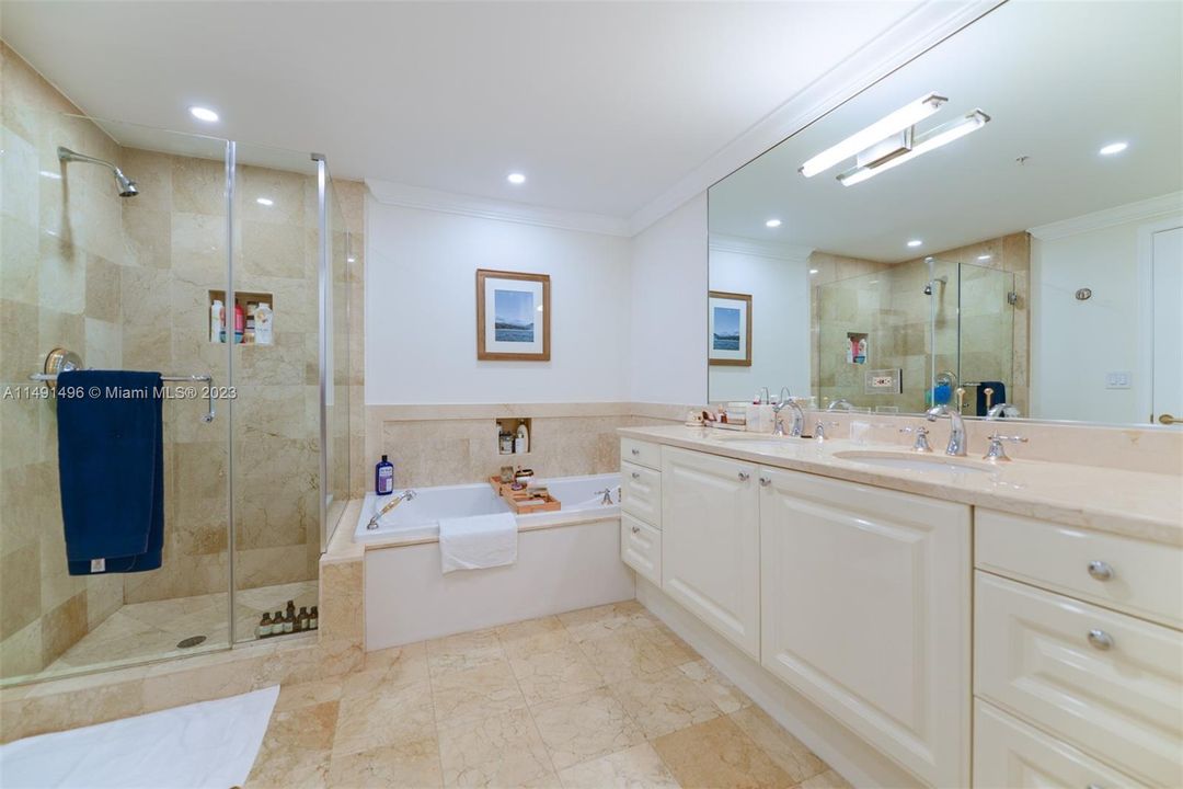 Recently Sold: $895,000 (1 beds, 1 baths, 1057 Square Feet)