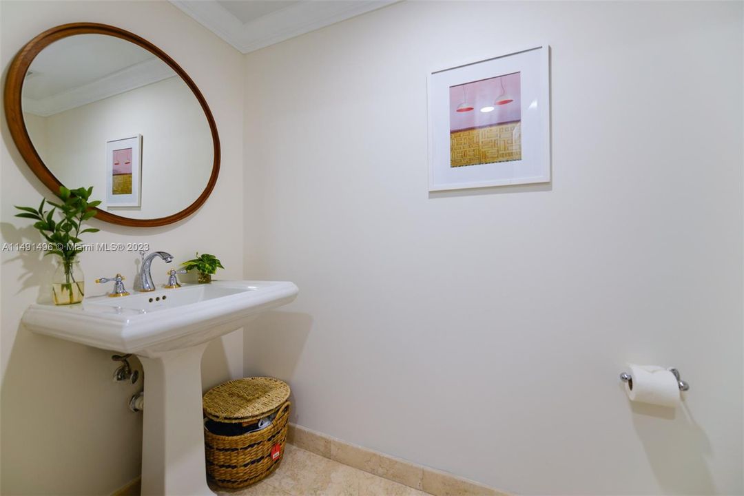 Recently Sold: $895,000 (1 beds, 1 baths, 1057 Square Feet)