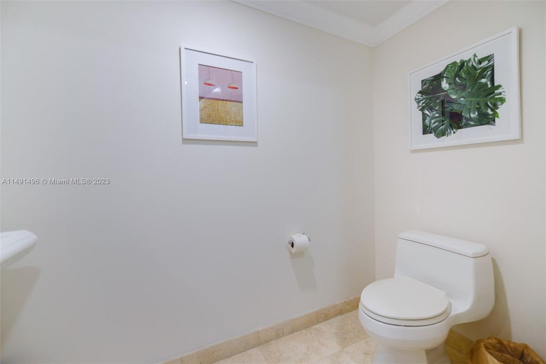 Recently Sold: $895,000 (1 beds, 1 baths, 1057 Square Feet)