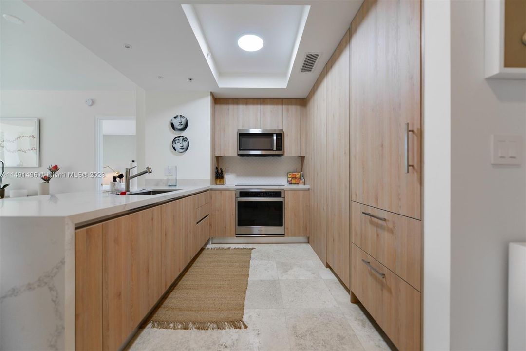 Recently Sold: $895,000 (1 beds, 1 baths, 1057 Square Feet)