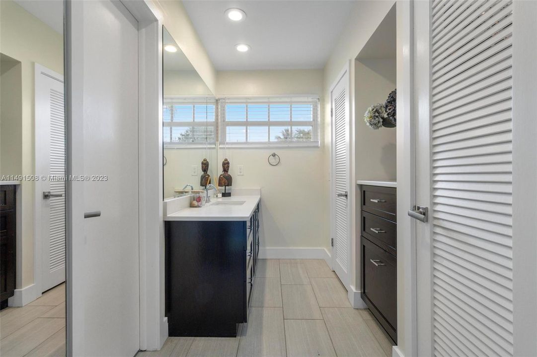 Недавно продано: $1,199,000 (4 спален, 2 ванн, 2126 Квадратных фут)