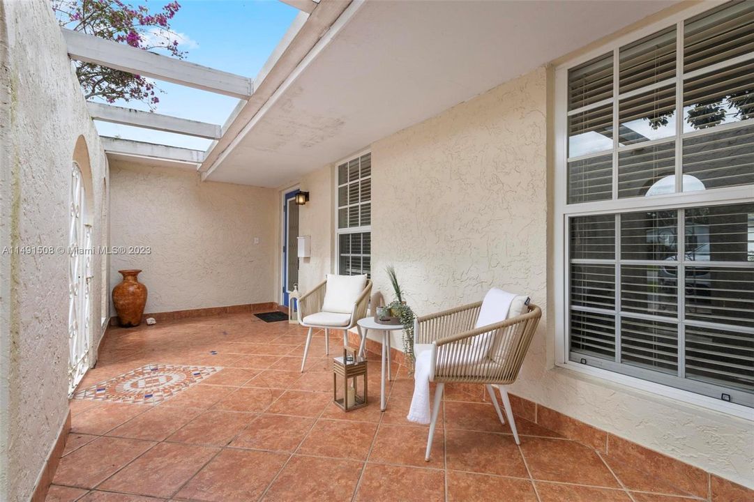 Недавно продано: $1,199,000 (4 спален, 2 ванн, 2126 Квадратных фут)