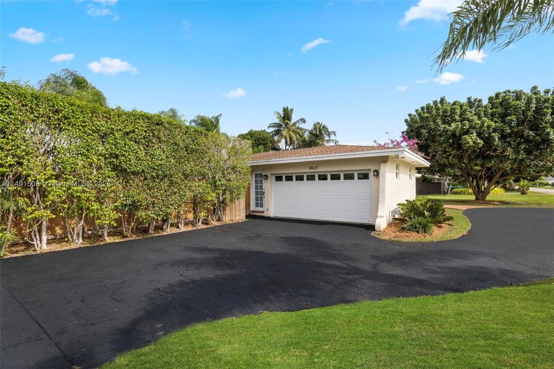 Недавно продано: $1,199,000 (4 спален, 2 ванн, 2126 Квадратных фут)