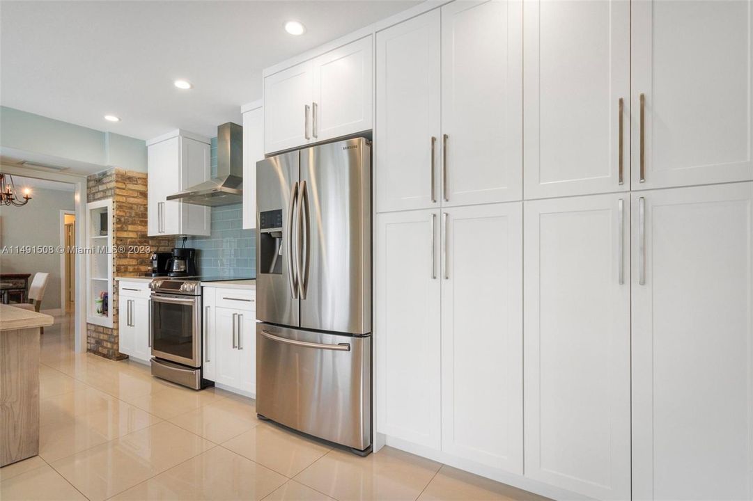 Недавно продано: $1,199,000 (4 спален, 2 ванн, 2126 Квадратных фут)