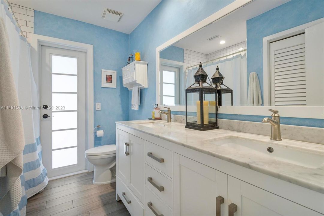 Недавно продано: $1,199,000 (4 спален, 2 ванн, 2126 Квадратных фут)