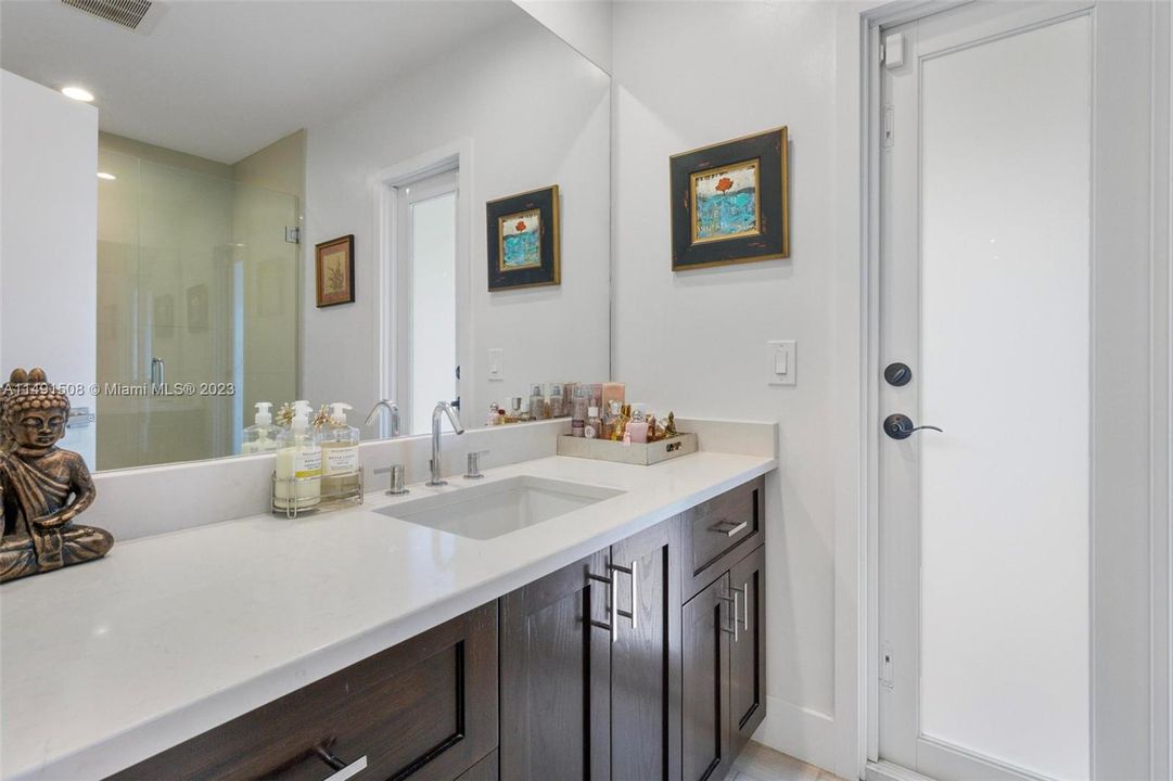 Недавно продано: $1,199,000 (4 спален, 2 ванн, 2126 Квадратных фут)