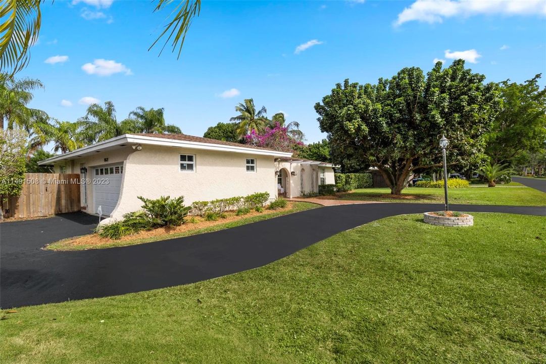 Недавно продано: $1,199,000 (4 спален, 2 ванн, 2126 Квадратных фут)