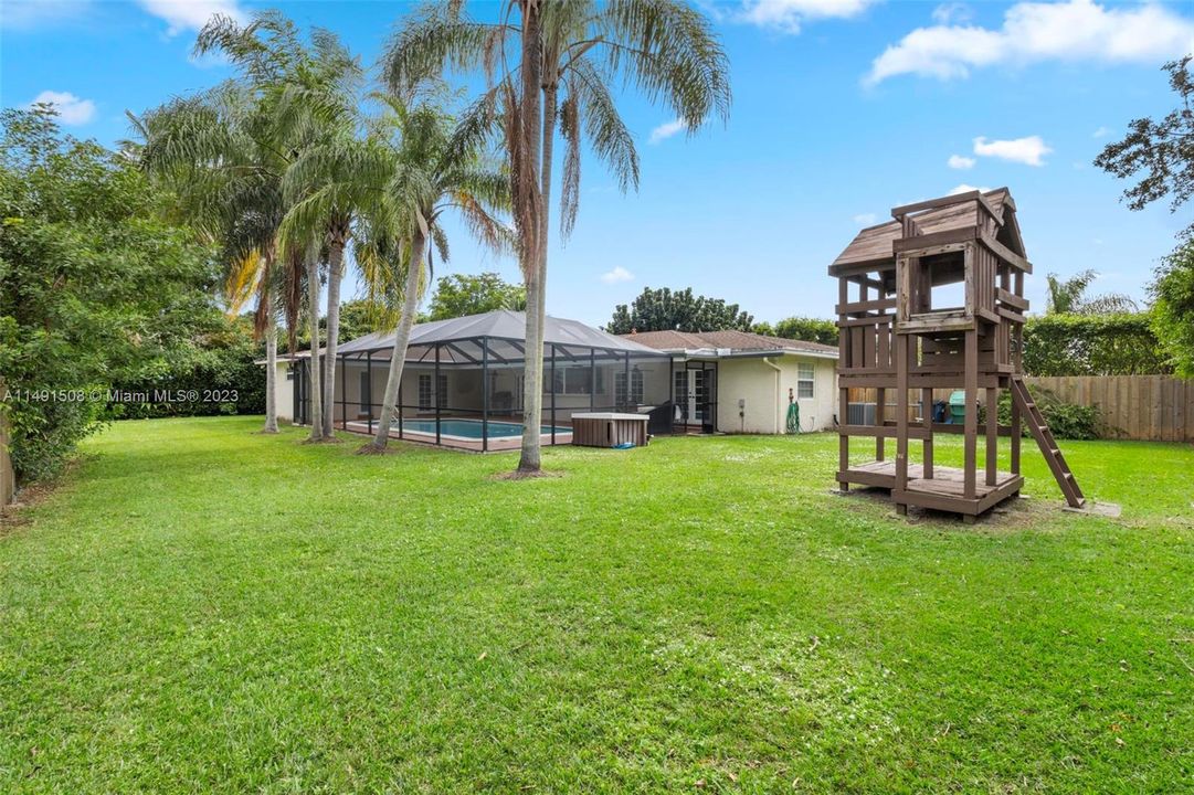 Недавно продано: $1,199,000 (4 спален, 2 ванн, 2126 Квадратных фут)