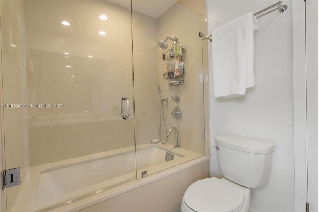 Недавно продано: $1,199,000 (4 спален, 2 ванн, 2126 Квадратных фут)