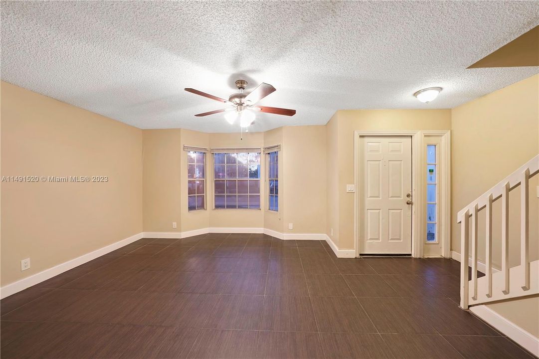 Recently Sold: $374,900 (3 beds, 2 baths, 1596 Square Feet)