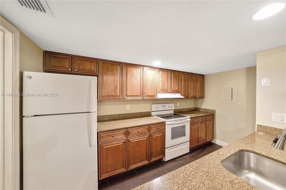 Recently Sold: $374,900 (3 beds, 2 baths, 1596 Square Feet)