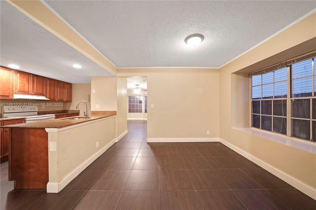 Recently Sold: $374,900 (3 beds, 2 baths, 1596 Square Feet)