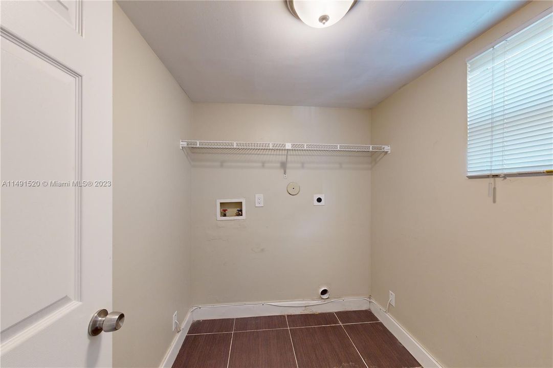 Recently Sold: $374,900 (3 beds, 2 baths, 1596 Square Feet)