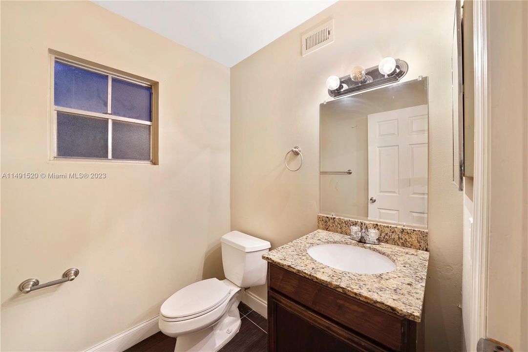 Recently Sold: $374,900 (3 beds, 2 baths, 1596 Square Feet)